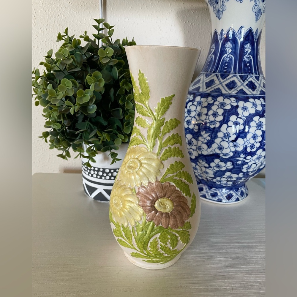 Vintage Holland Mold Sunflower Vase Hand-painted Yellow Flowers Ceramic 9.75x4.5